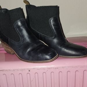 Crown Black Leather Ankle Booties